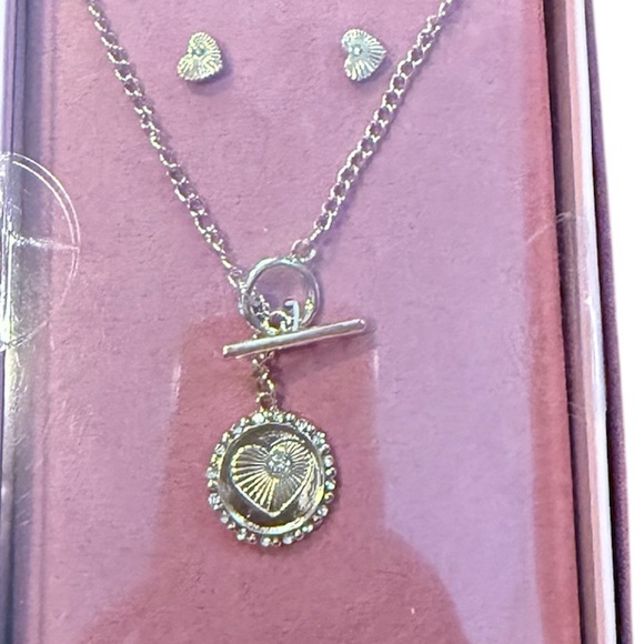 Laundry by Shelli Segal Boxed Necklace & Earrings Set - Picture 2 of 3